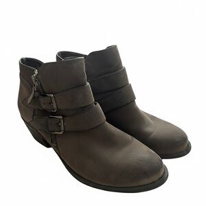 Nicole Dawn Distressed gray Moto Ankle Boot size